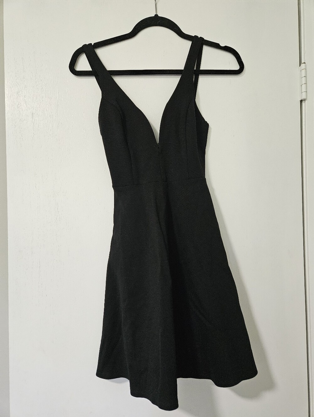 NWT Lulus Black V-Neck Skater Dress Size XS Sleeveless Cocktail Party